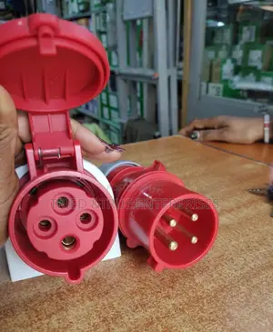 32 Amps 4pin Industrial Sockets