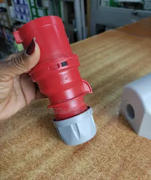 32 Amps 4pin Industrial Sockets