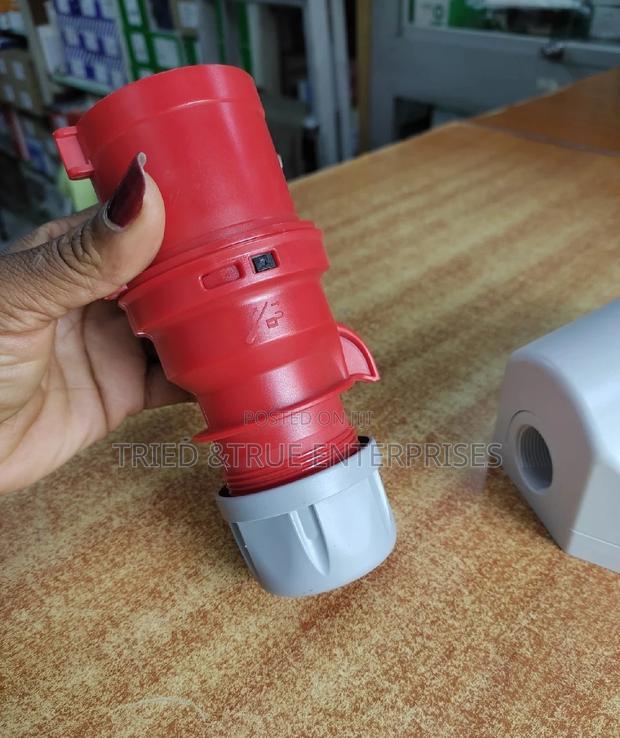 32 Amps 4pin Industrial Sockets - thumbnail 2