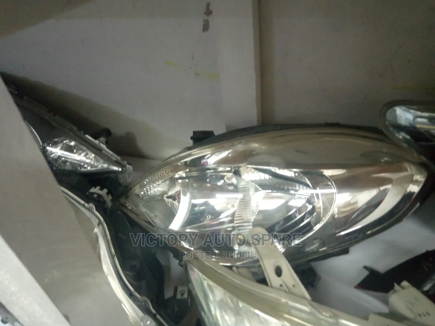Nissan Latio Headlight 2012/2013