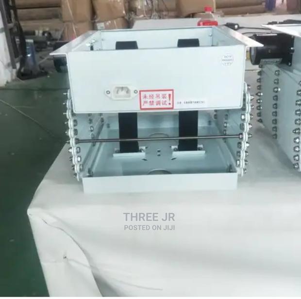 This Projector Lift Is Suitable for Various Projectors