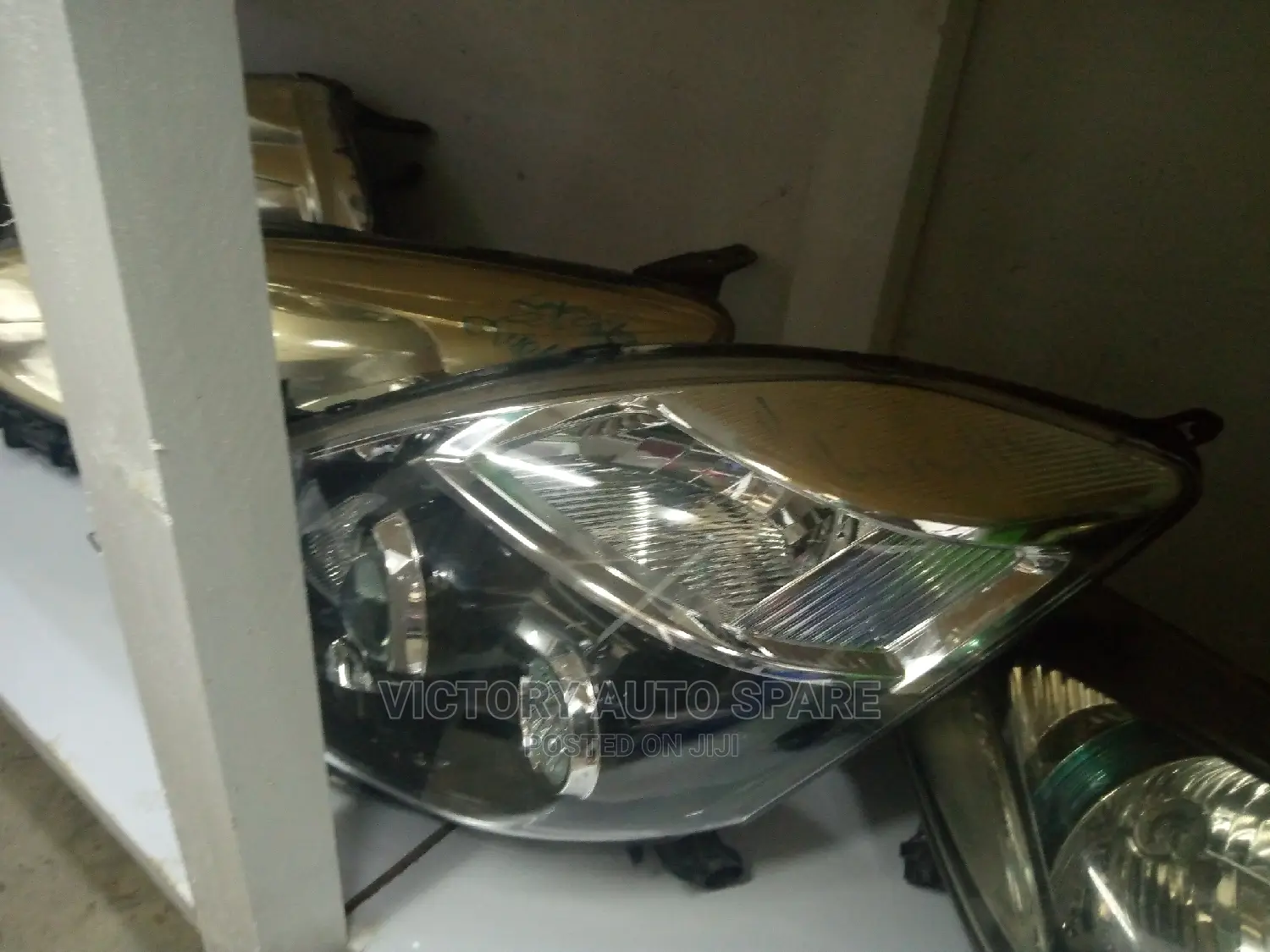 Isis Headlight Xenon 2010-2015