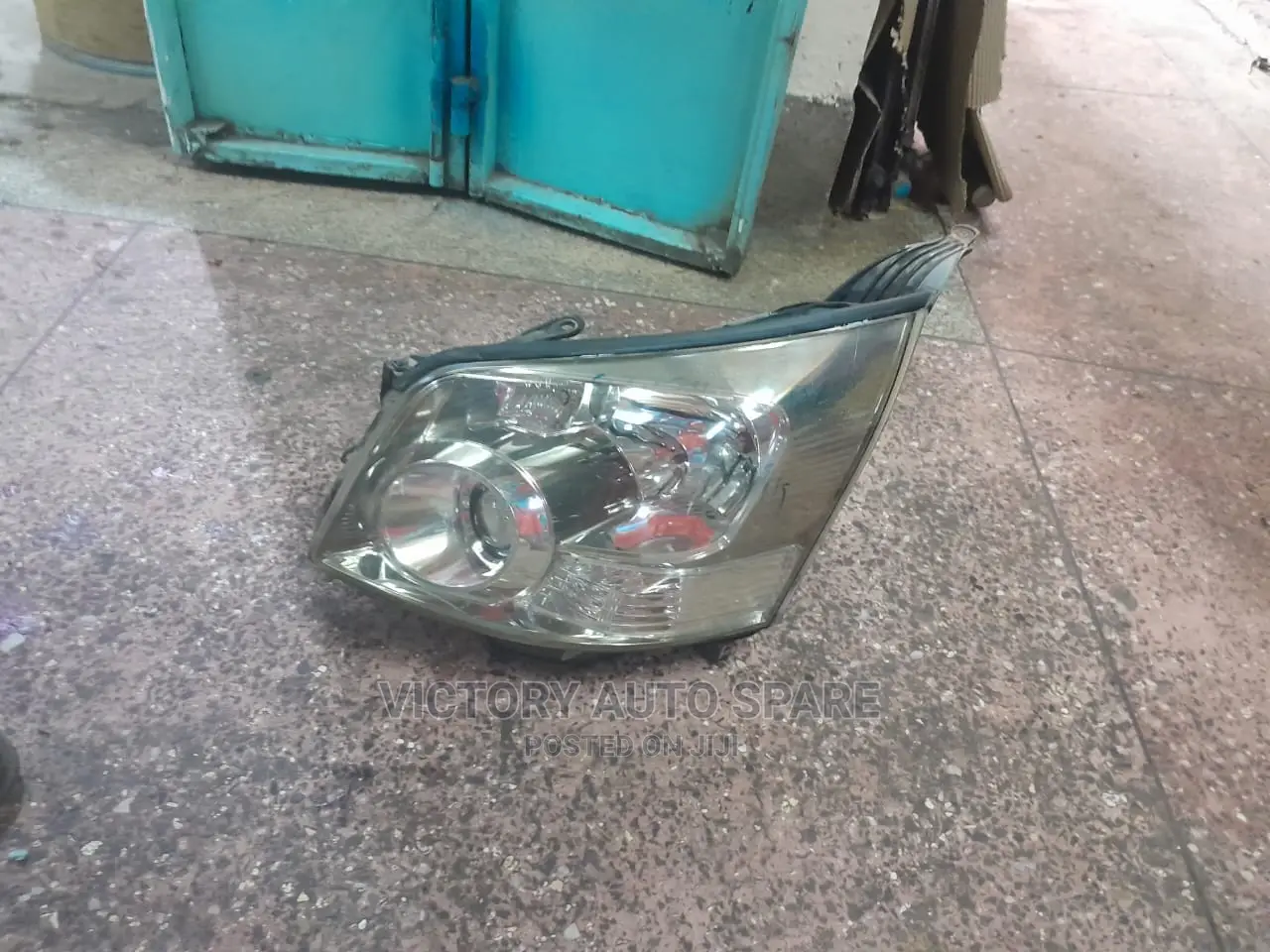 Noah 2008 Headlight Xenon