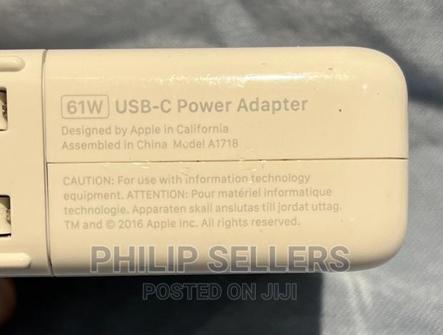 Apple 61W USB-C Power Adapter A1718 - thumbnail 3