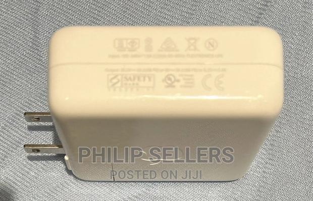 Apple 61W USB-C Power Adapter A1718 - thumbnail 2
