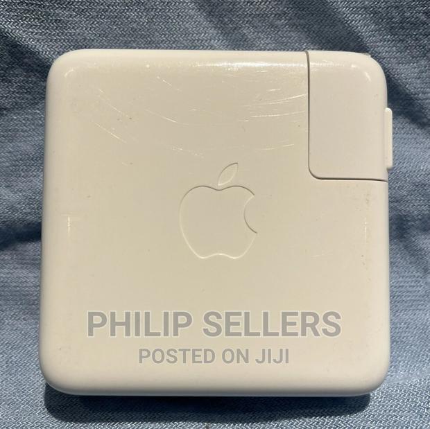 Apple 61W USB-C Power Adapter A1718 - thumbnail 8