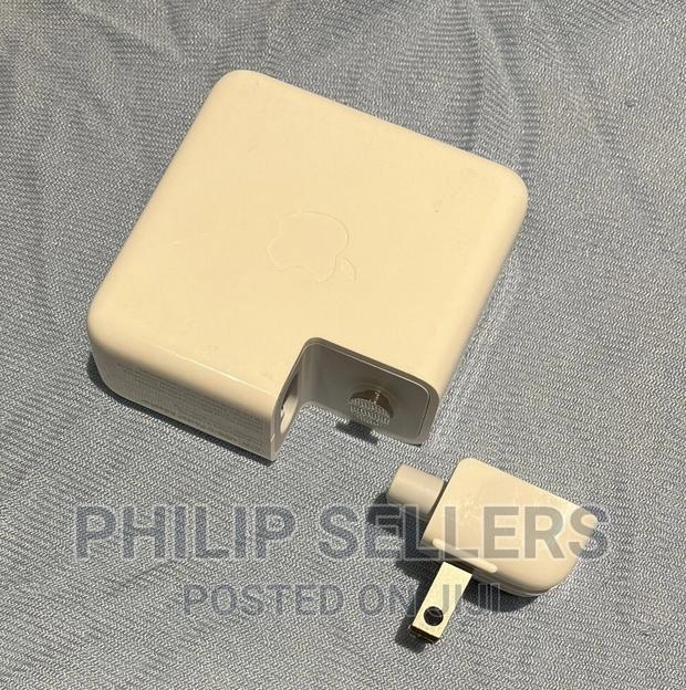 Apple 61W USB-C Power Adapter A1718 - thumbnail 5