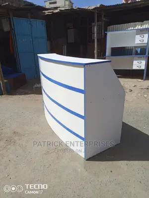 Curved Morden Reception Desk 1.4 Mtrs
