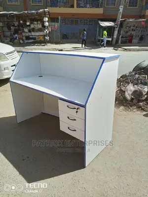 Curved Morden Reception Desk 1.4 Mtrs
