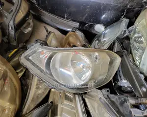 Nissan Advan/Ad Headlights