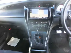 Toyota Harrier 2.0 2017 Black