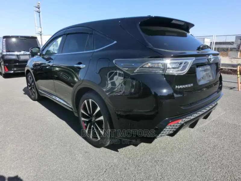 Toyota Harrier 2.0 2017 Black