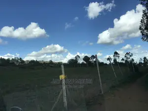 1 Acre Touching Tarmac Mua Hills