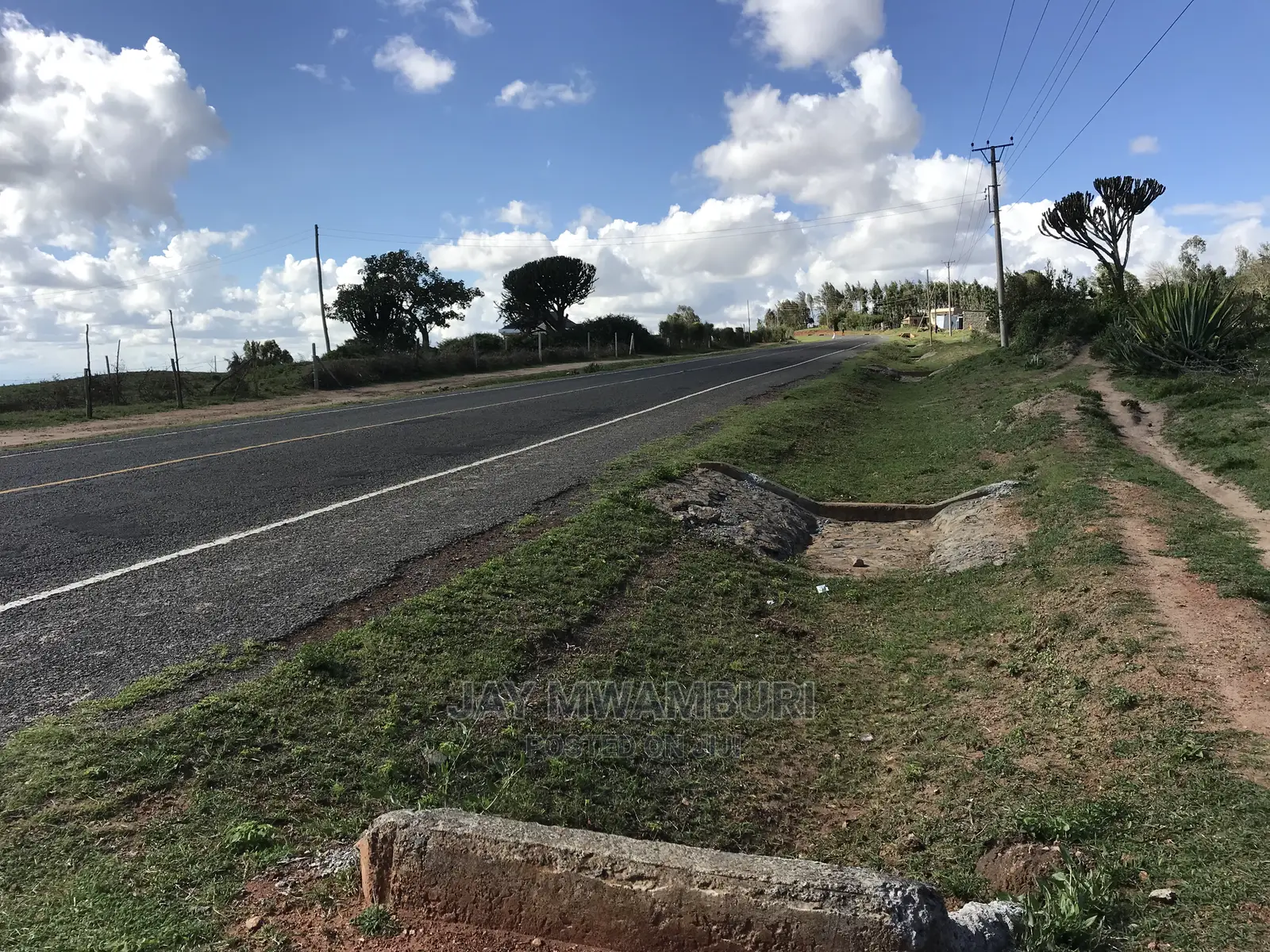 1 Acre Touching Tarmac Mua Hills