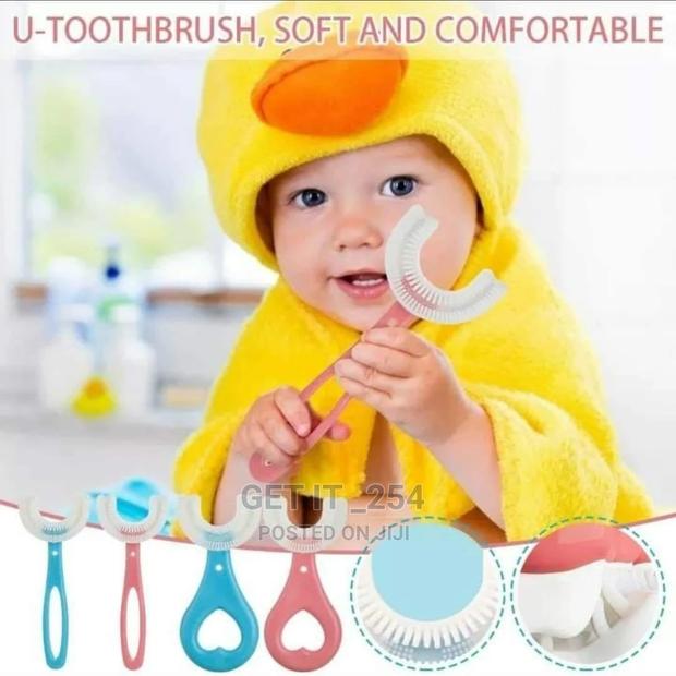 Silicone U Shaped Toothbrush - thumbnail 3