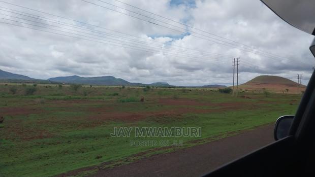 200 Acres Touching Mombasa Rd Emali - main view