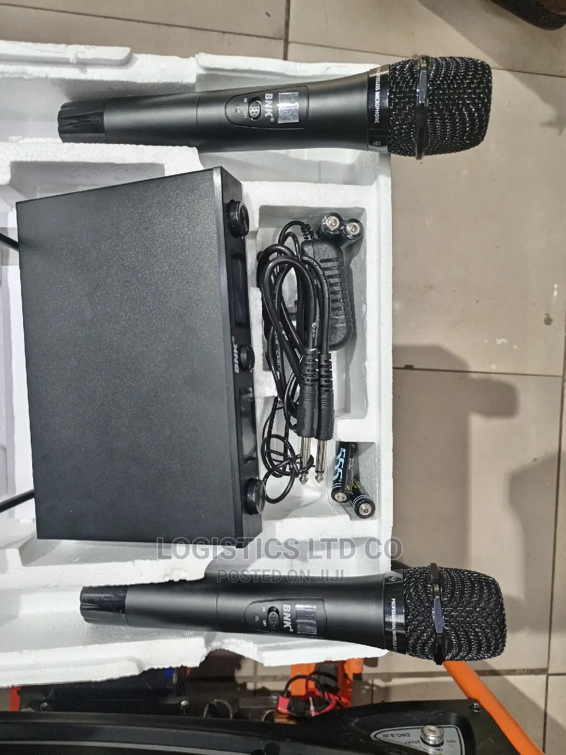 Bnk BK-802 Dual Channel UHF Wireless Microphone Set Black