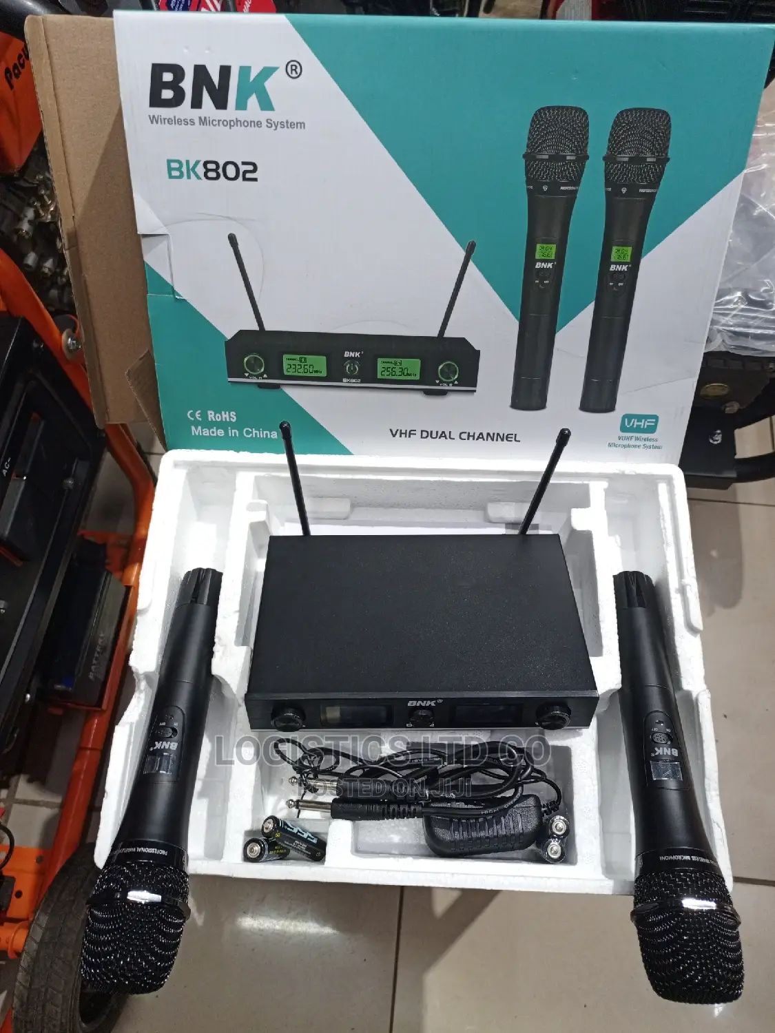 Bnk BK-802 Dual Channel UHF Wireless Microphone Set Black