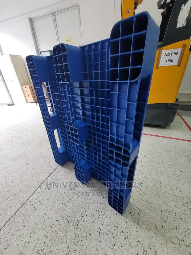 Brand New Flat Plastic Pallets - thumbnail 2
