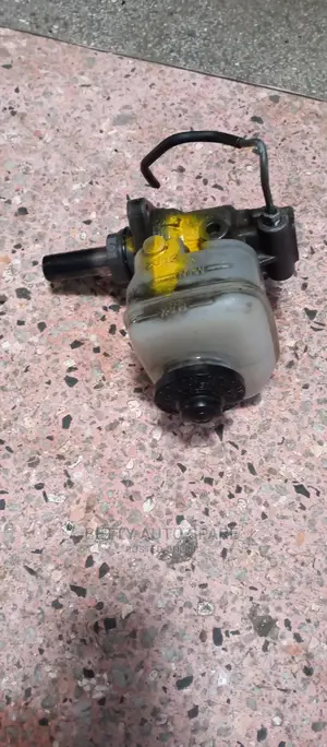 Toyota 9 L Master Cylinder