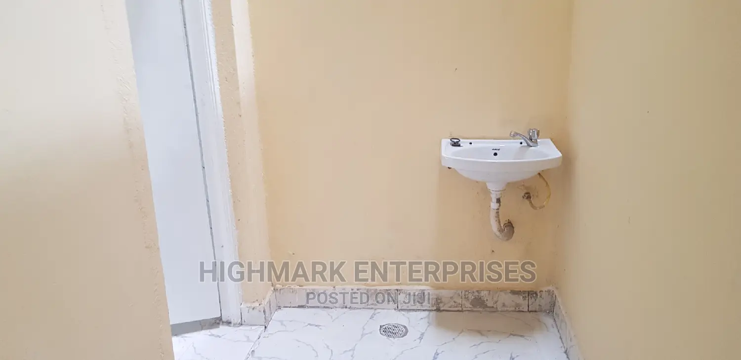 Athiriver: 9000 Sq Feet Godown/Warehouse to Let