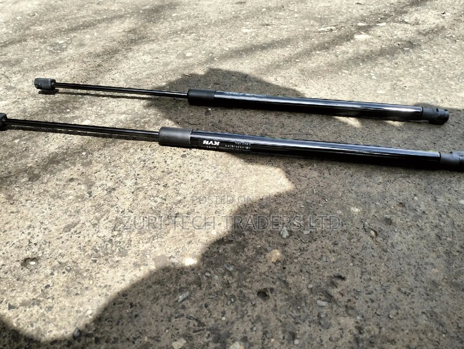 TOUAREG Bonnet Shocks
