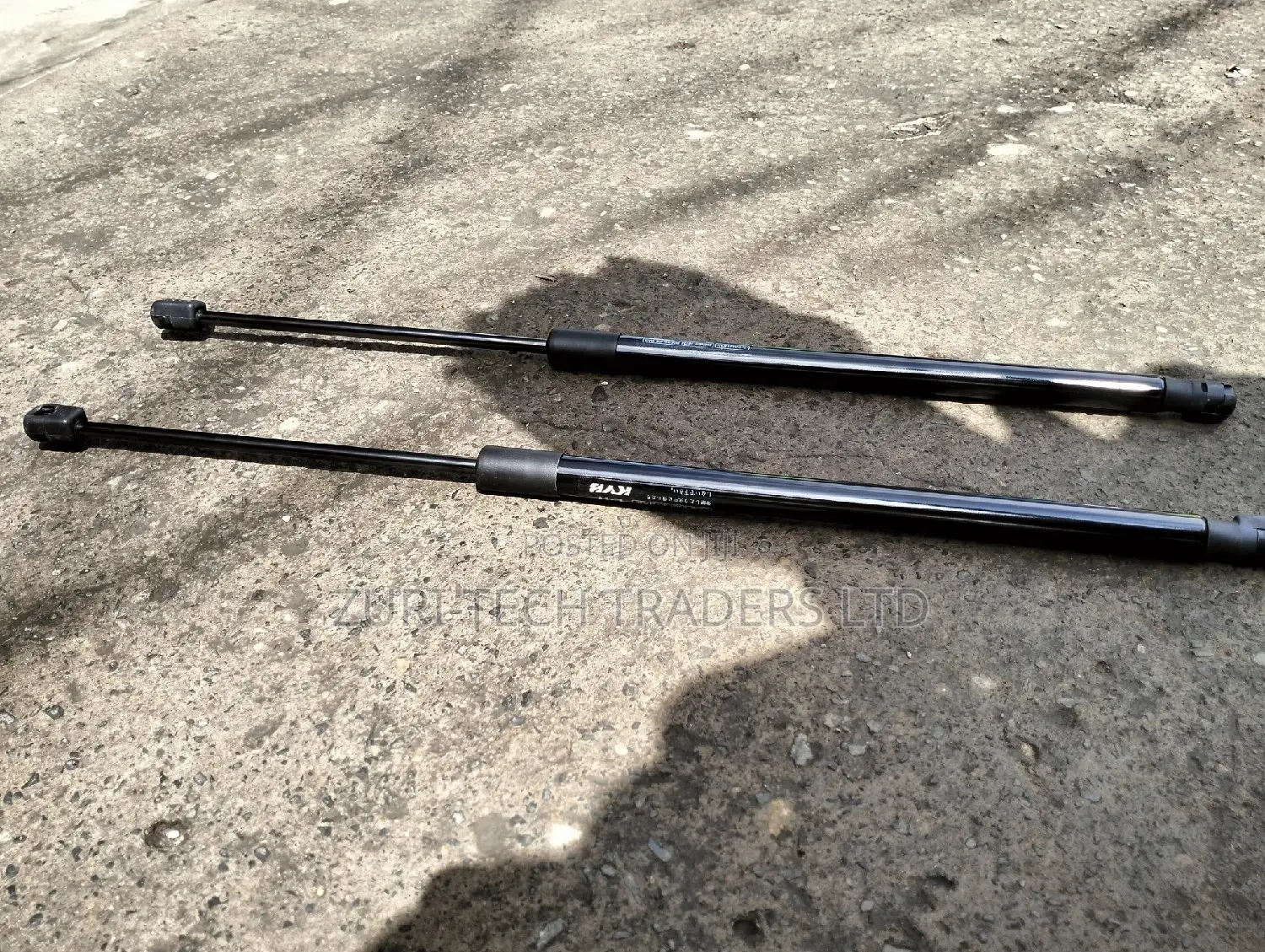 TOUAREG Bonnet Shocks