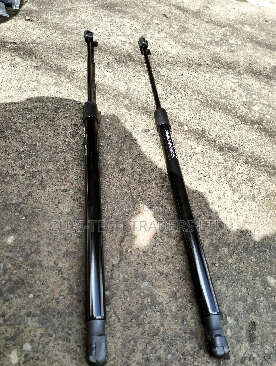TOUAREG Bonnet Shocks