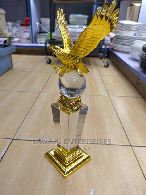 Eagle Sculpture Crystal Base Trophy Shaped Home/Office Decor - thumbnail 3