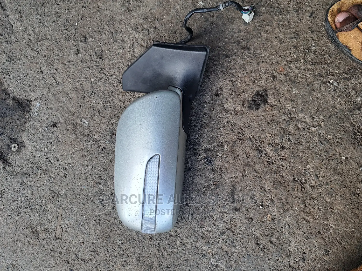 Avensis Side Mirror With Indicator