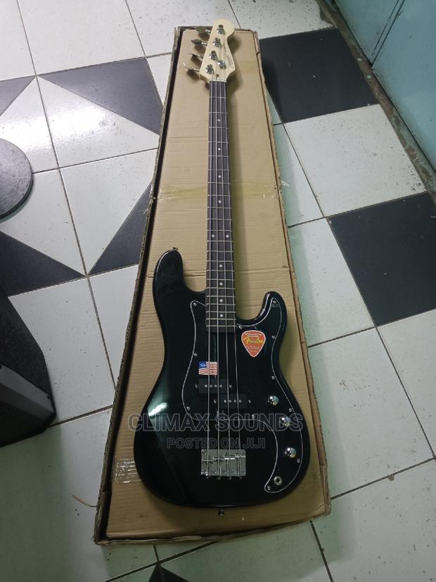 Bass Guitar Fender 4 Strings