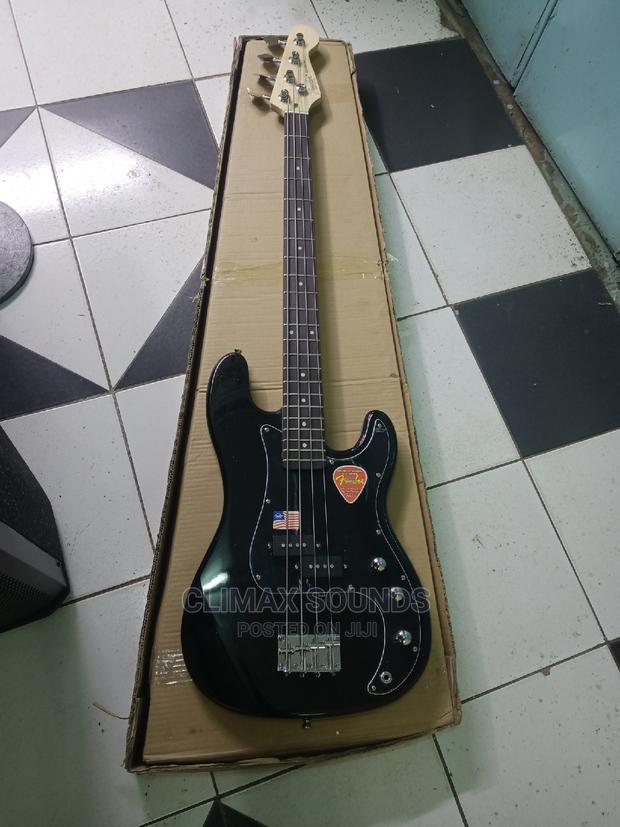 Bass Guitar Fender 4 Strings - thumbnail 2