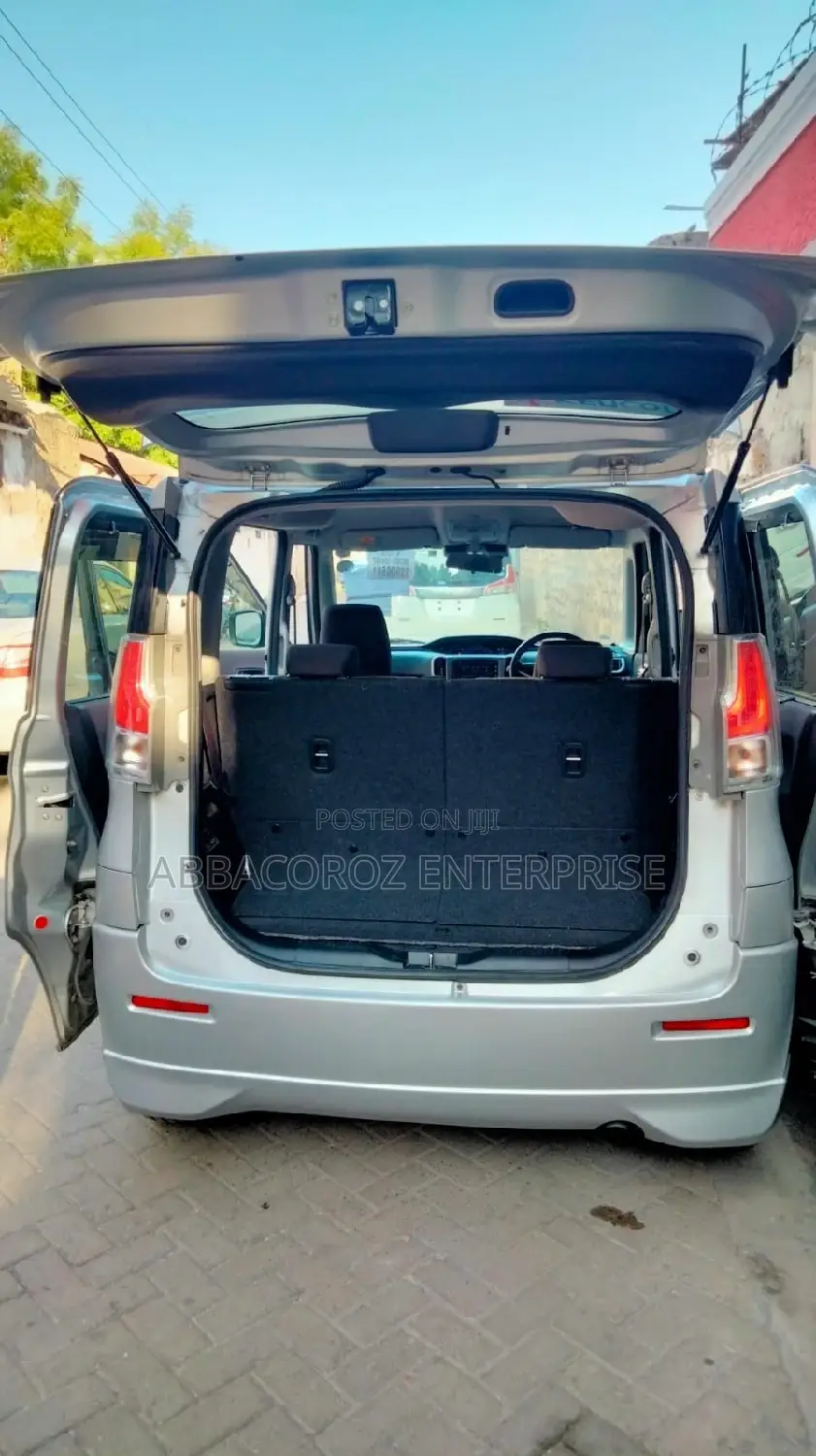 Mitsubishi Delica 2016 Silver