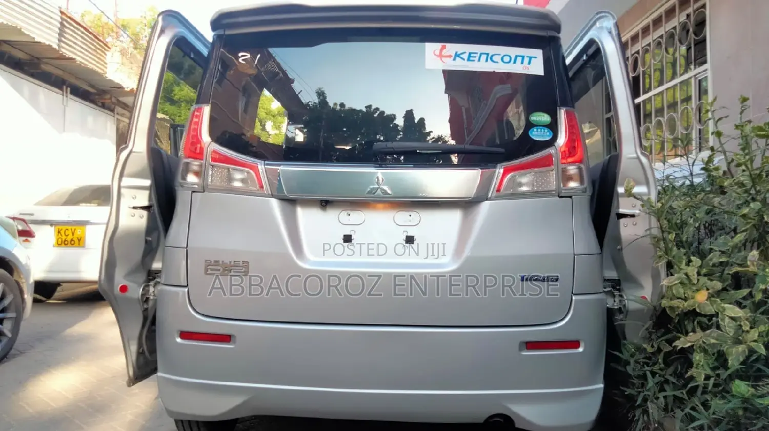 Mitsubishi Delica 2016 Silver