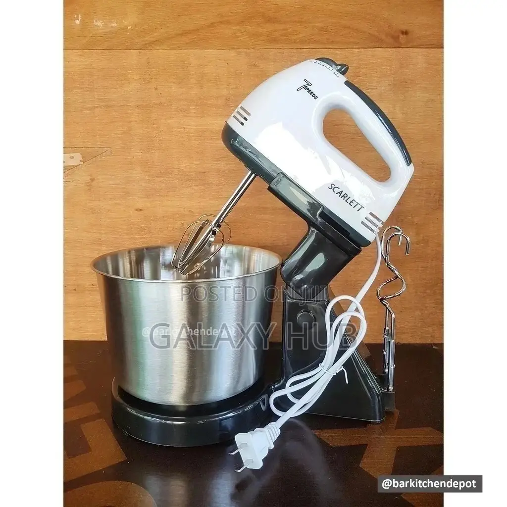 Scarlet Handmixer With a Bowl