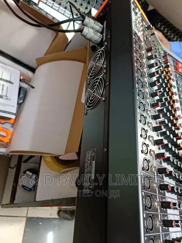 Yamaha RS 16 Powered Mixer - thumbnail 2