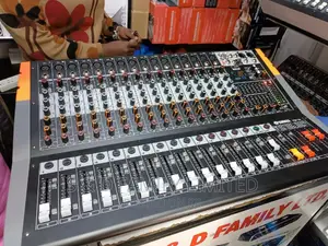 Yamaha RS 16 Powered Mixer