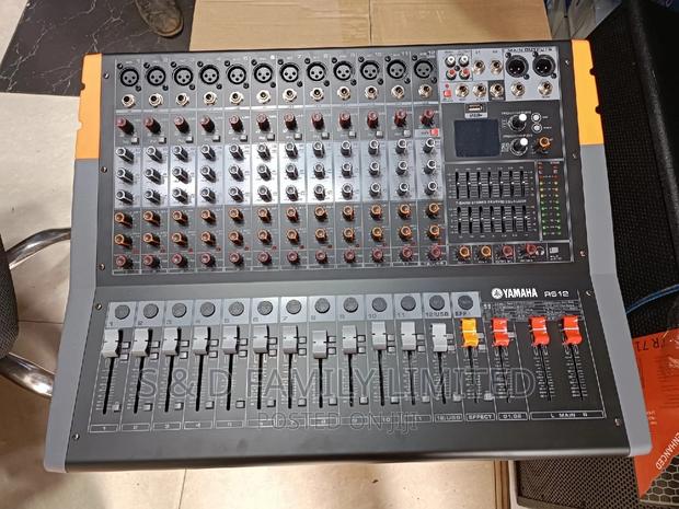 Yamaha RS 12 Powered Mixer - main view