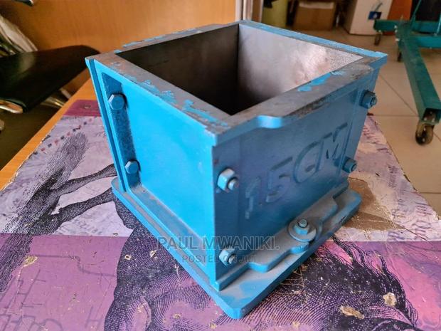 Heavy Duty Cube Moulds. 150mm. CAST IRON. - thumbnail 3