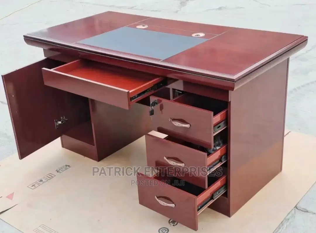 Executive Office Desk 1.4 MTRS