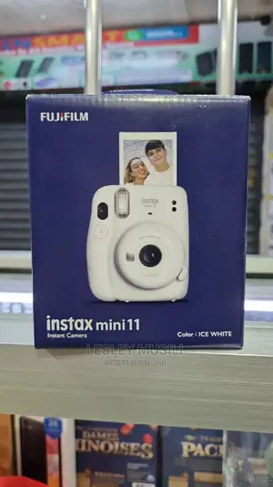 Fuljifilm Instax Mini 11 Instant Camera (Ice White)