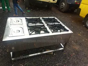 Stainless Steel 4 Burner Gas Cooker With Dishes
