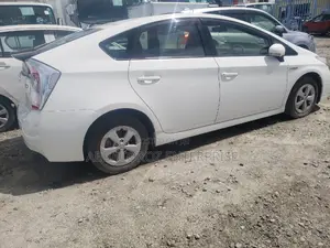 Toyota Prius 2016 White