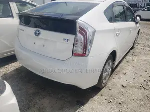 Toyota Prius 2016 White