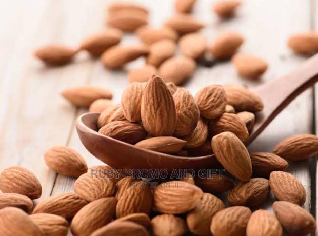 Premium Quality Raw Almonds - main view