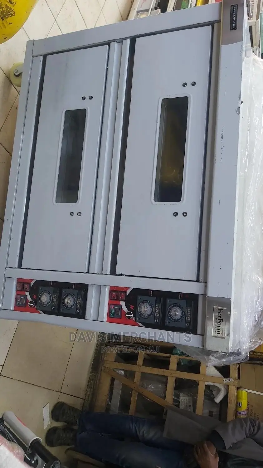Commercial Oven With 4 Trays