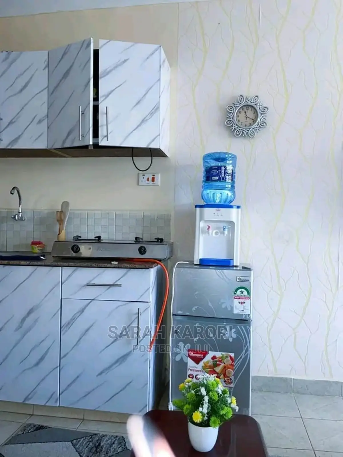 Modern and Fully Furnished BNB With Wifi N Parking