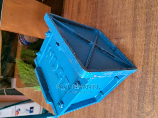 Cast Iron Cube Mould for Concrete Cubes.- Heavy Duty 150mm - thumbnail 2