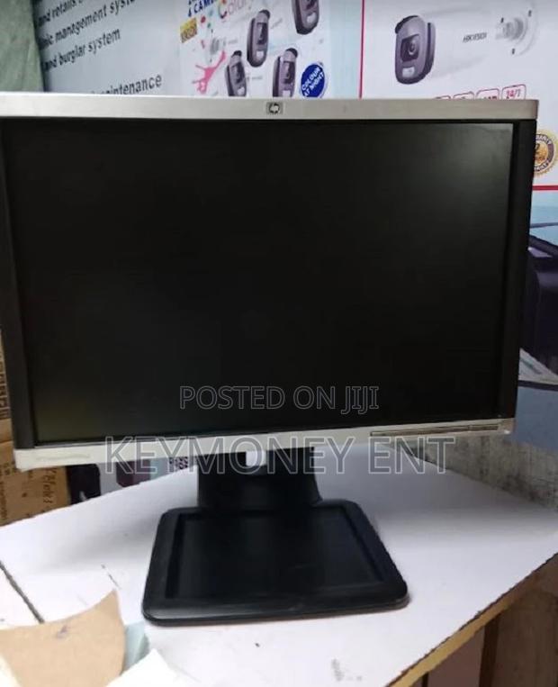 Silver Hp 19 Inches Wide With Display Port,Vdi,Vga and Usb