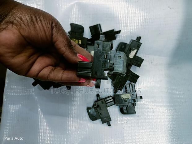 Nissan Wingroad/Xtrail/Murano Rear Door Switch - thumbnail 2